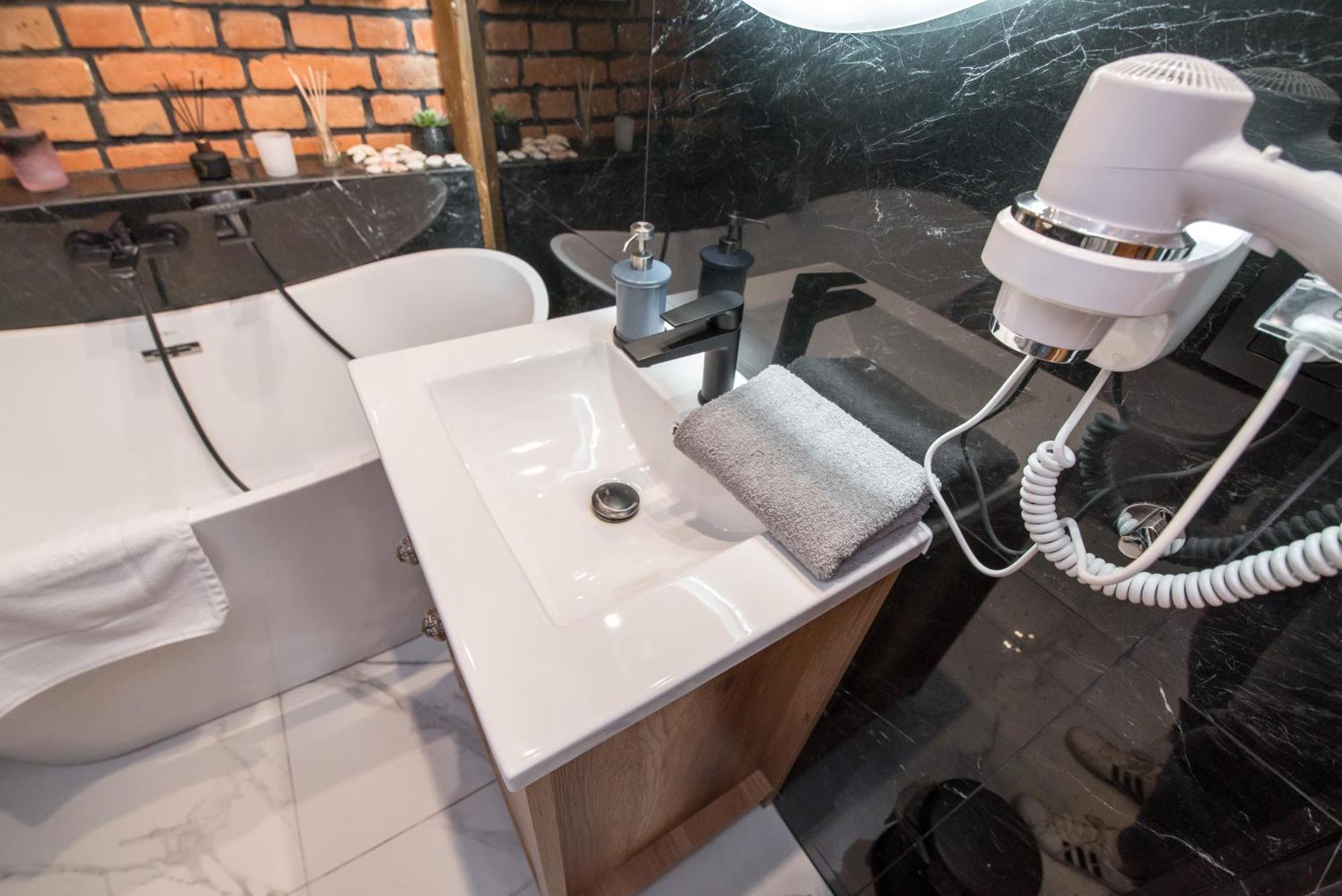 Przytulny Apartament Z Wieza グリヴィツェ エクステリア 写真