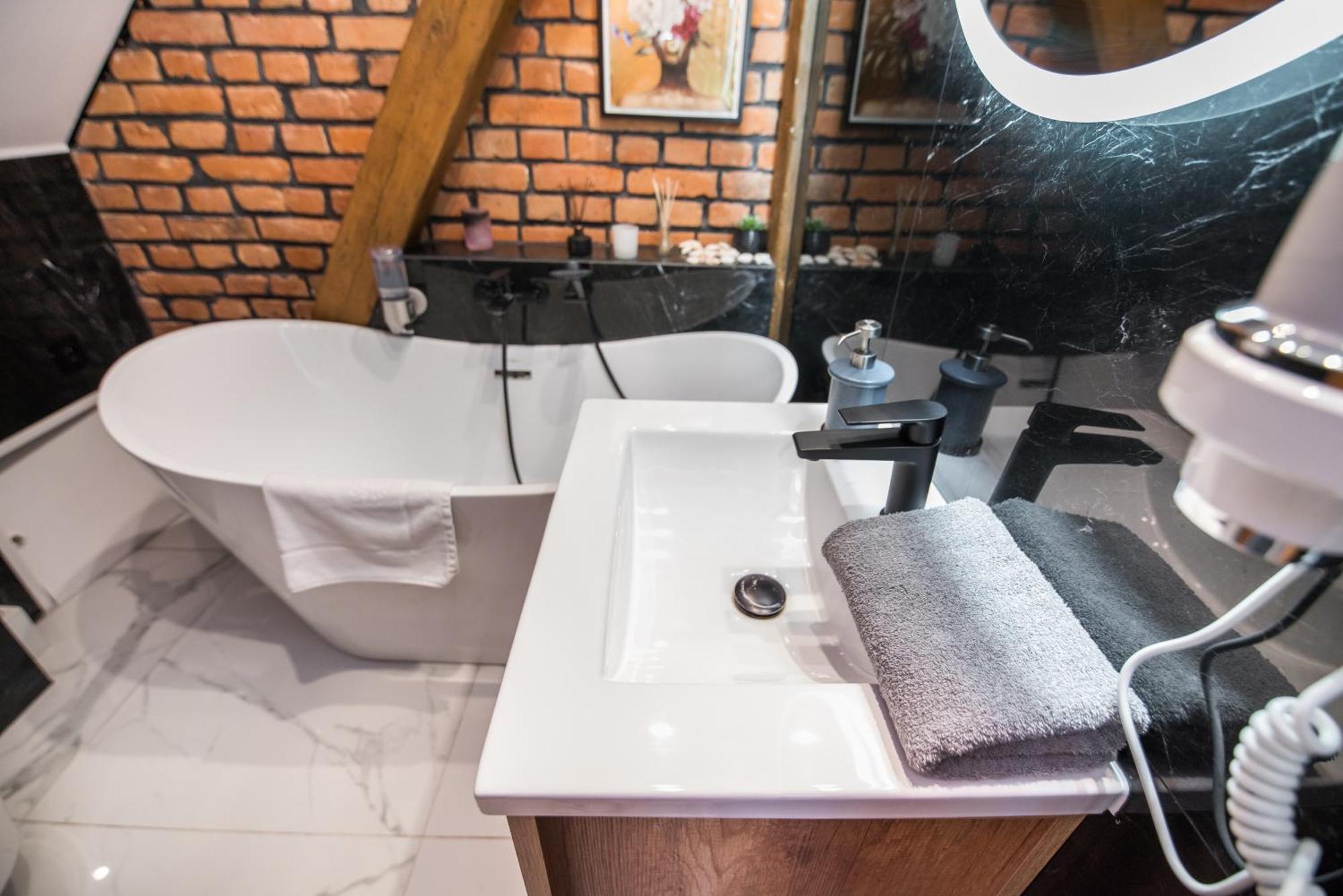 Przytulny Apartament Z Wieza グリヴィツェ エクステリア 写真